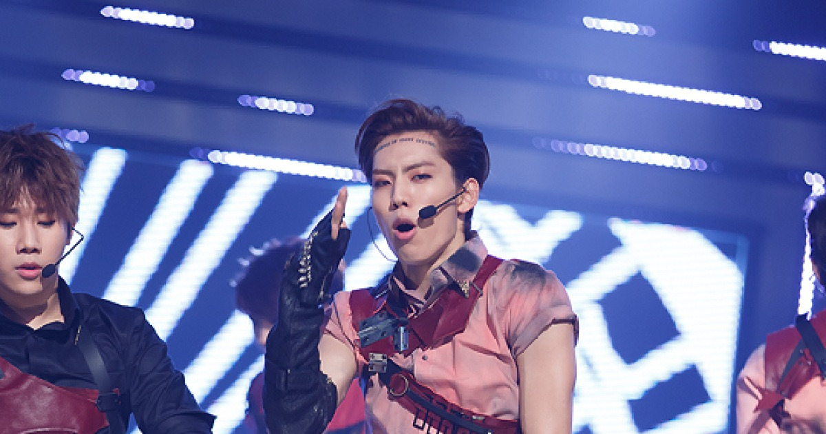 [TD포토] 인피니트 동우 '무대를 사로잡은 목소리'