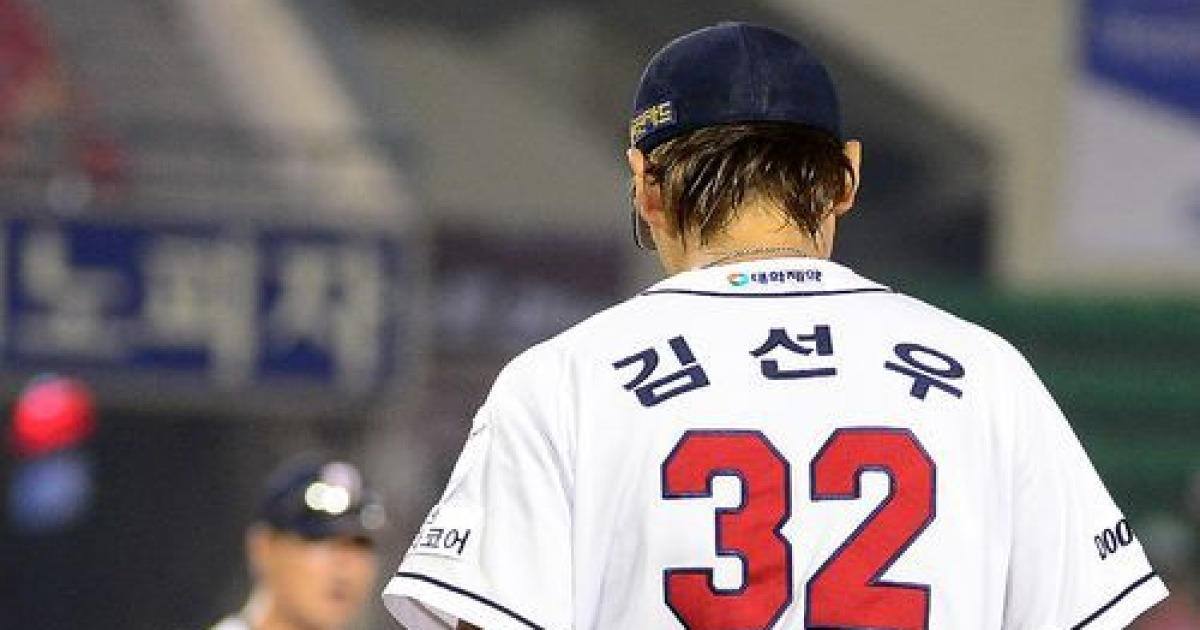 [사진]위기에서 마운드 오르는 김선우