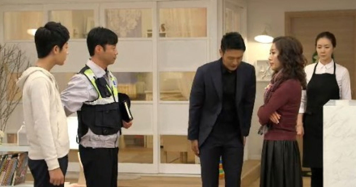 '수상한 가정부' 이성재, 채상우 구하기위해 방은희에 무릎꿇었다