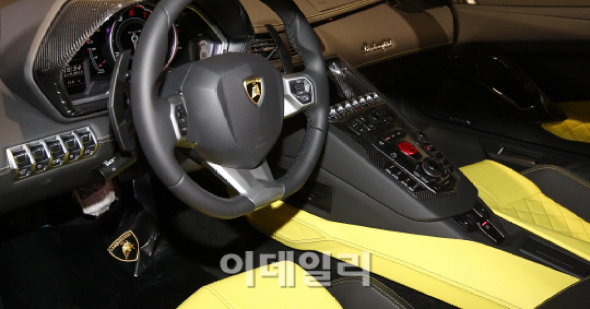 [포토]'아벤타도르 LP720-4 50° 애니버서리오' 완벽한 실내 공간