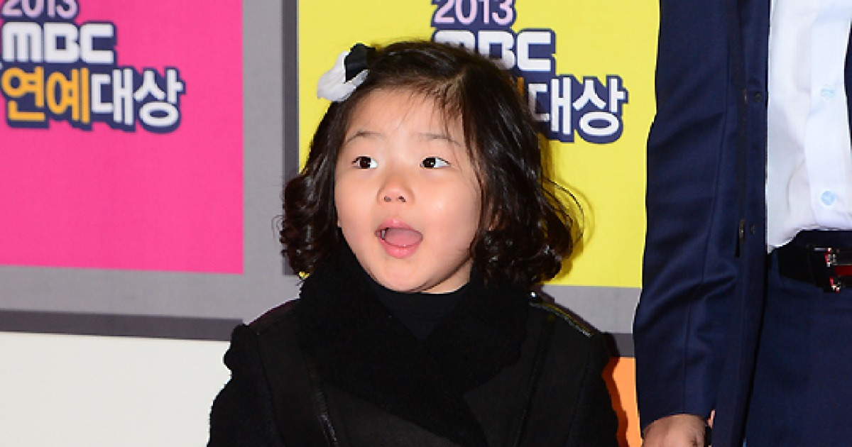 [TD포토] 'MBC 연예대상' 성동일 딸 성빈 '귀여운 외모'