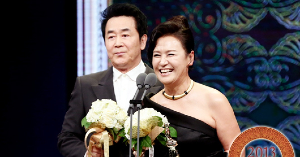 박원숙-한진희, 공로상까지 공동수상 (MBC연기대상) [TD포토]