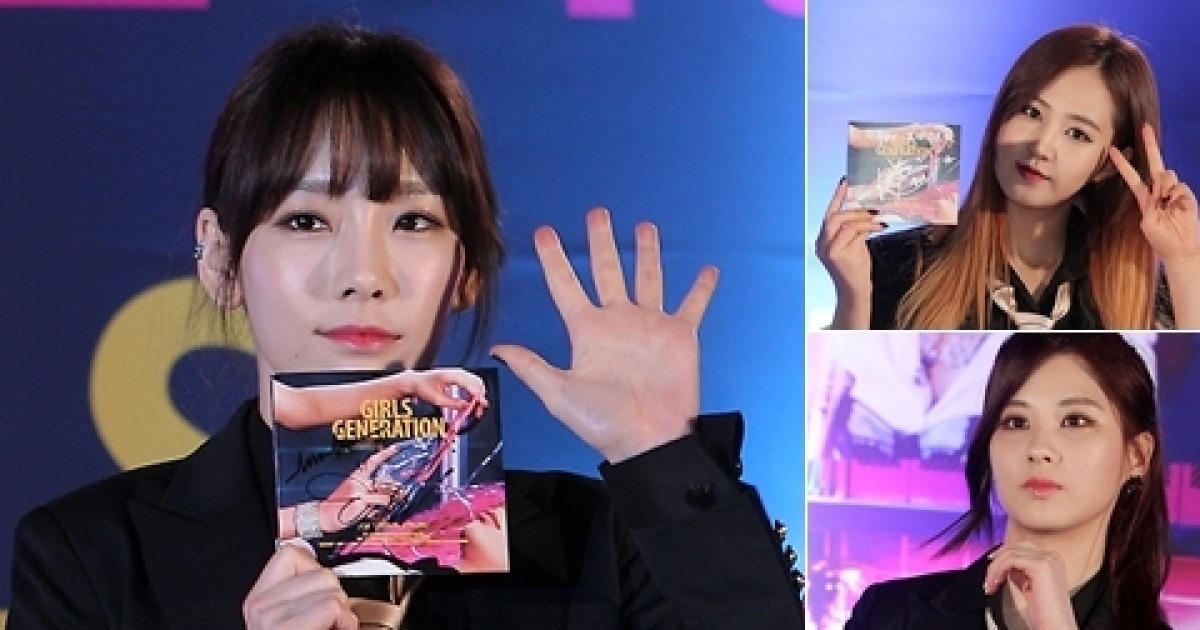 [포토엔/화보]'우리는 소녀시대', 사인 CD들고 각양각색 표정