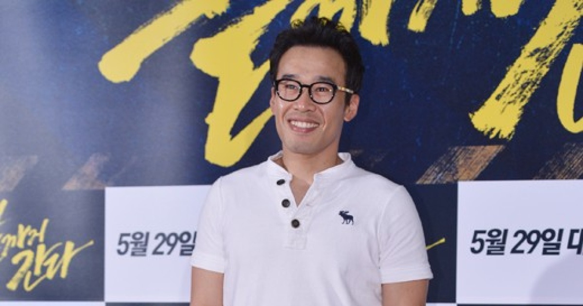 [T포토] 조상기 '포토타임은 차렷 자세로'(끝까지 간다)