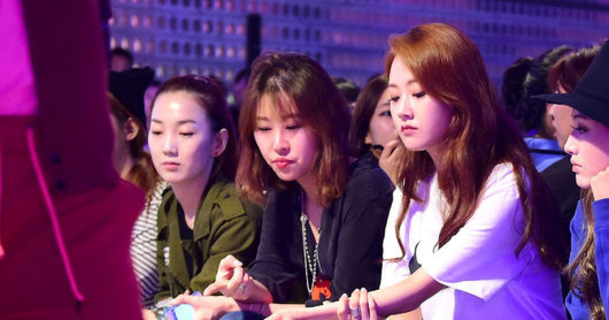 [사진]포미닛 가윤,'모델의 발끝까지 스캔'