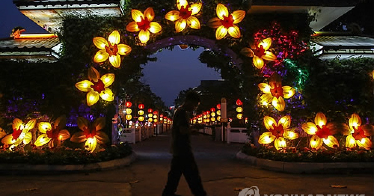 MALAYSIA TRADITIONS LUNAR NEW YEAR