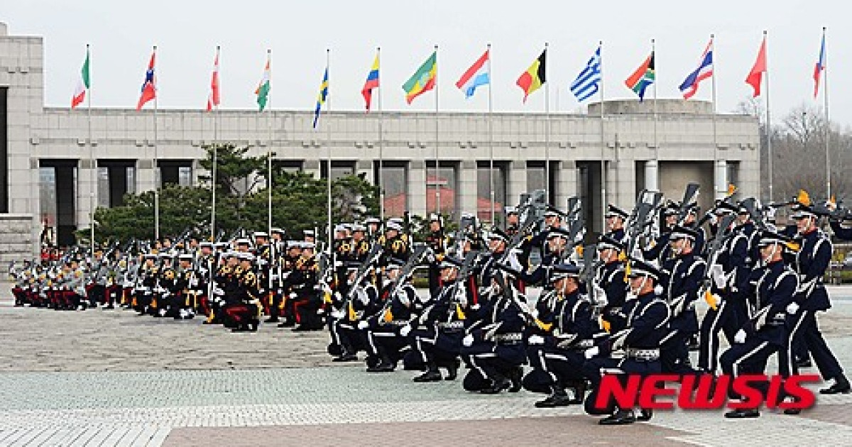 육·해·공 3군 통합의장대원, 의장시범