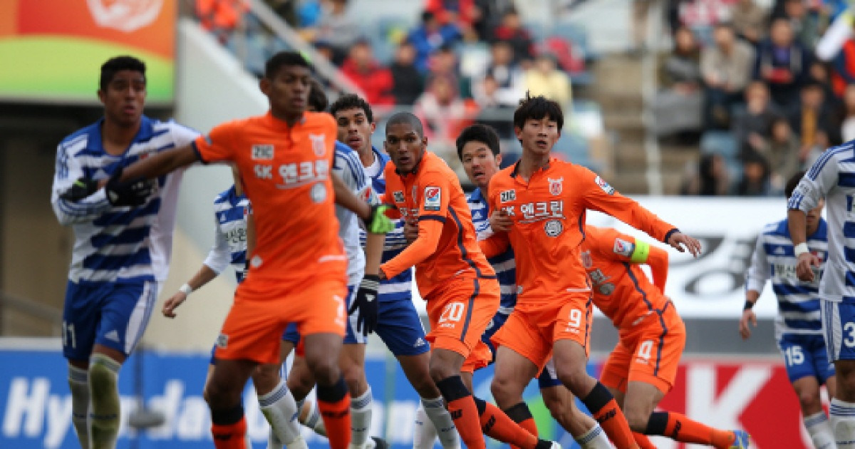 '8전9기' 시즌 1호골 김 현 
