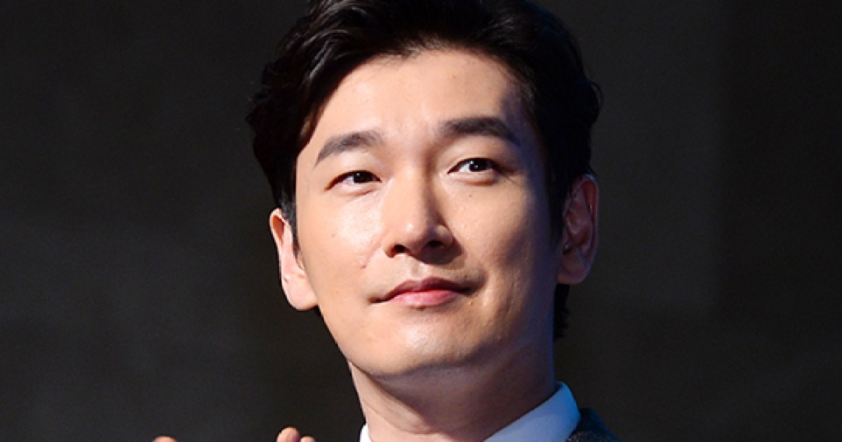 [TD포토] 조승우 '흥행 질주에 박수 짝짝'
