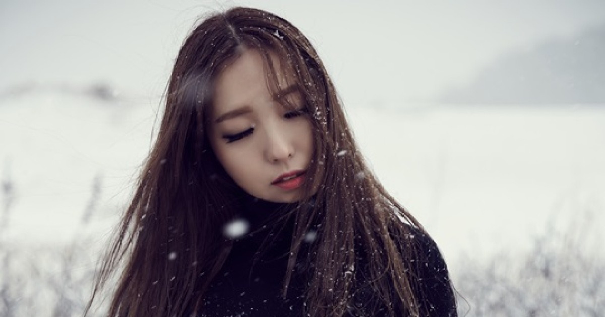 정인, 컴백 앞두고 메인 재킷 이미지 공개 '감각적인 분위기'