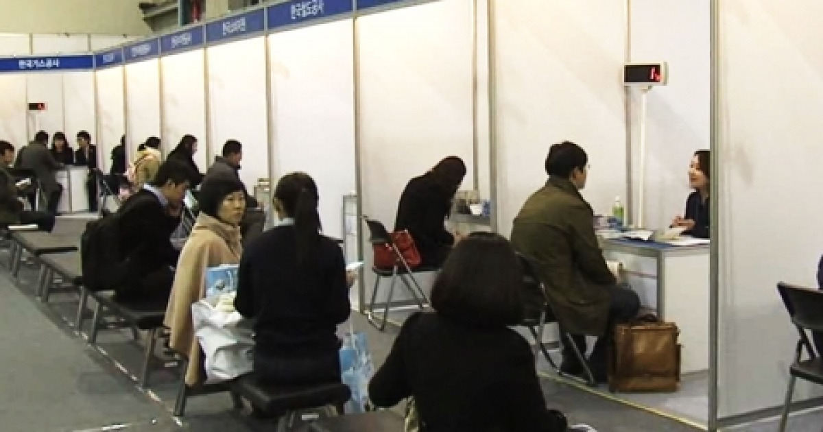 S.Korea's youth jobless rate reaches record high in Feb.