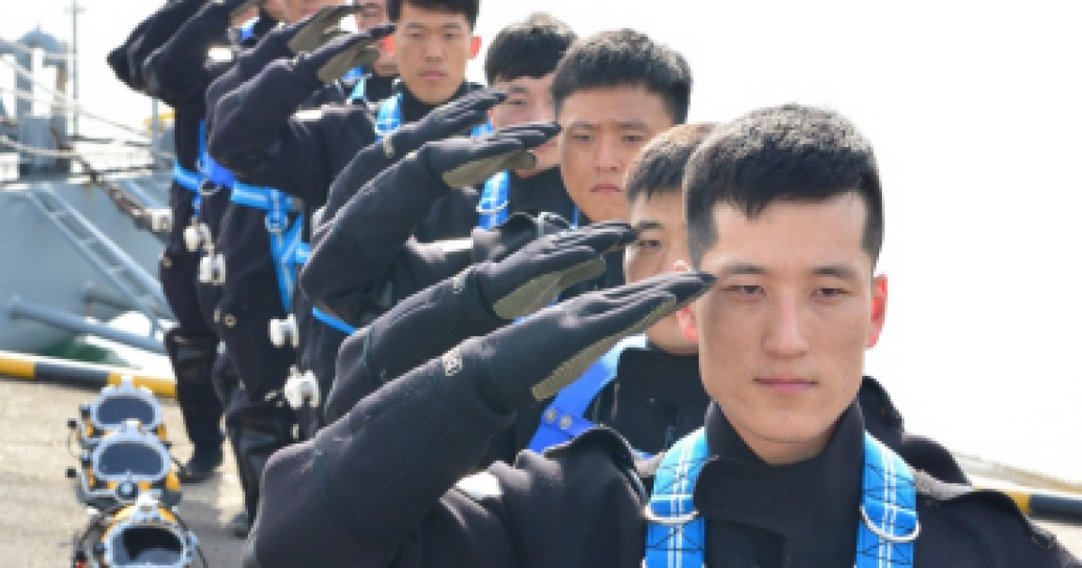 해군, 세계 최초 '포화잠수' 1만 시간 무사고