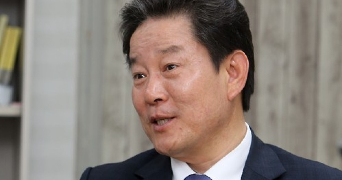 정치 소신 밝히는 정재호 당선인