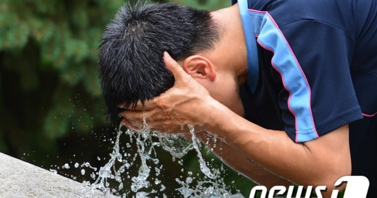 [여름땀 관리①]자주 씻는 것이 상책..식은땀은 적신호