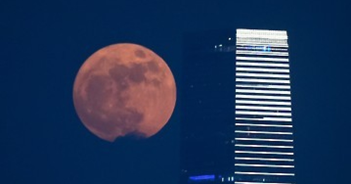 Hong Kong Supermoon