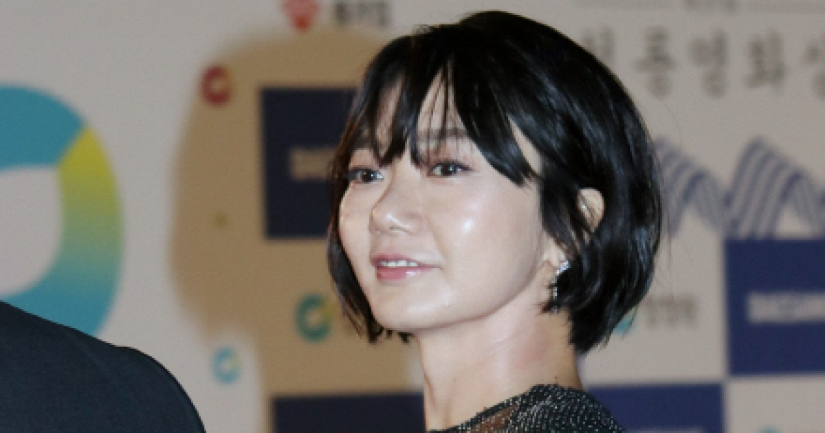 배두나, 추위도 잊는 파격 드레스(제37회 청룡영화제)