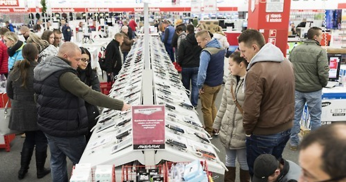 HUNGARY SHOPPING BLACK FRIDAY