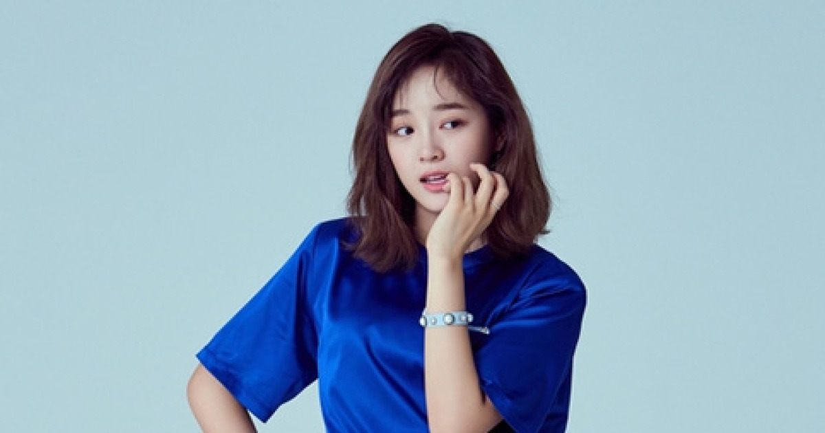 세정 화보, 세련된 트임 스커트 패션..