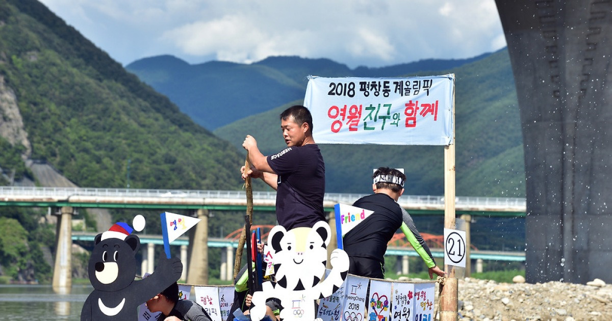 [화보]영월 동강뗏목축제..동강뗏목만들기 대회열려