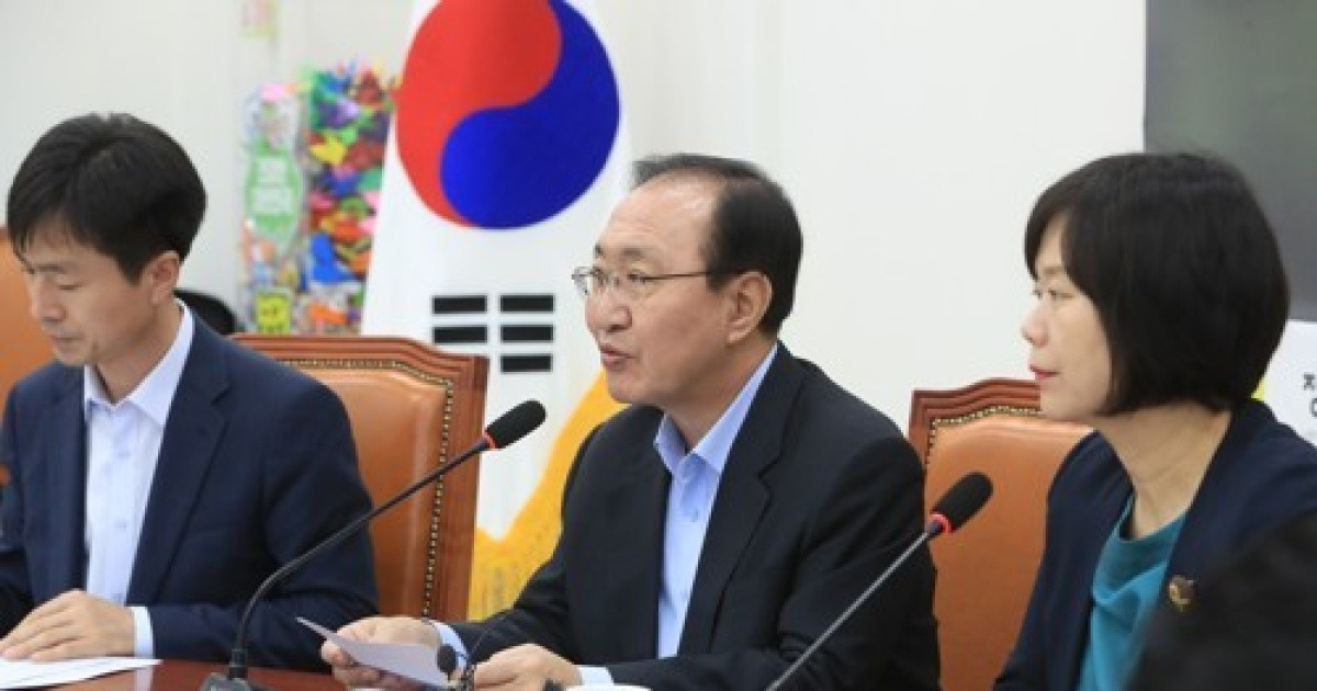 발언하는 노회찬 원내대표