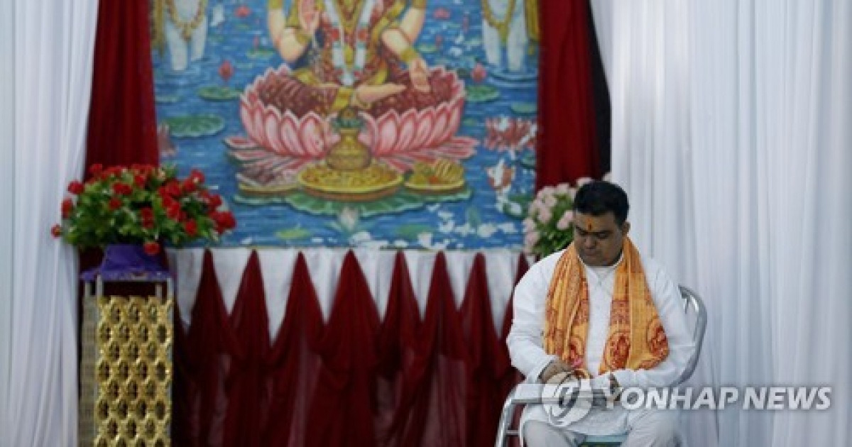 MYANMAR HINDUS PRAYER