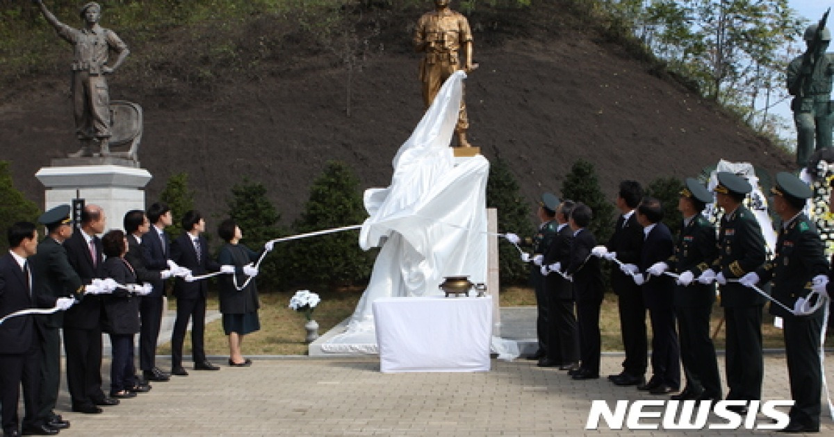 고 서형원 소령 동상 제막식 괴산 학군교서 열려