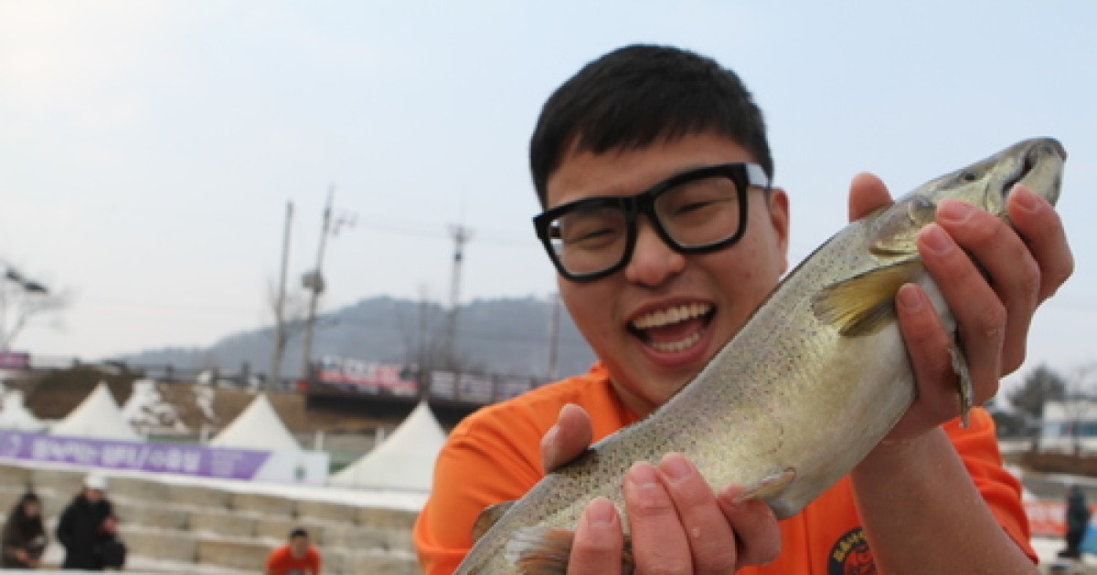 맨손으로 잡은 대어