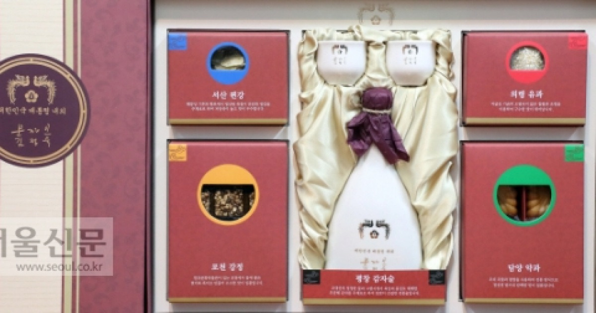 [서울포토] '평창 서주' 담긴 문 대통령 설 선물 세트
