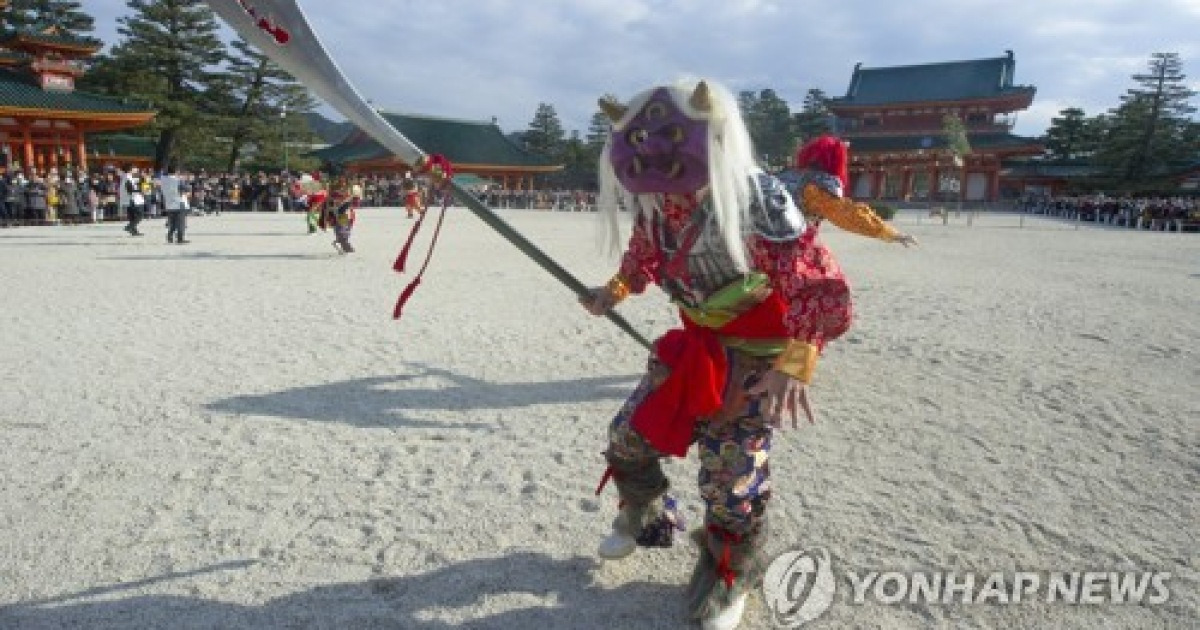JAPAN SETSUBUN BEGINNING OF SPRING RITUAL