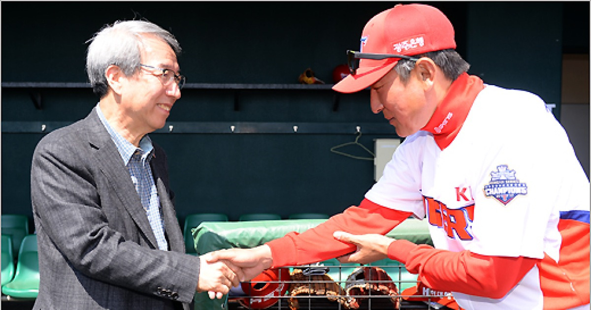 '日캠프 순회' KBO 정운찬 총재