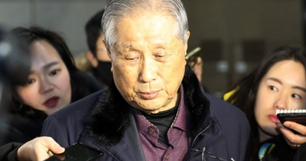 Ex-president Lee files suit against prosecution