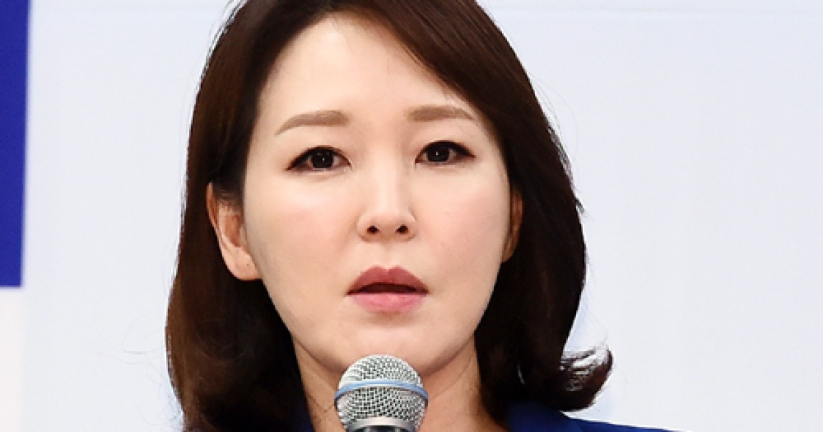 [MD포토] 이랑 앵커 '17년차 기자 매의 눈으로 뉴스 진행'