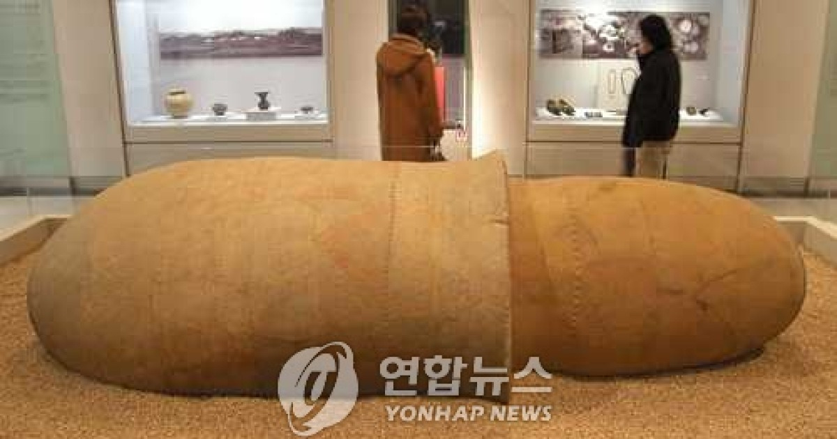 옛 방식 그대로 '고대 무덤' 대형옹관 만들어볼까