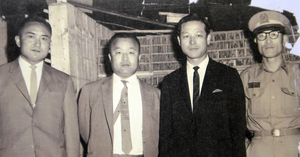 김종필 전 총리 별세..5·16 1주년 동료들과 함께