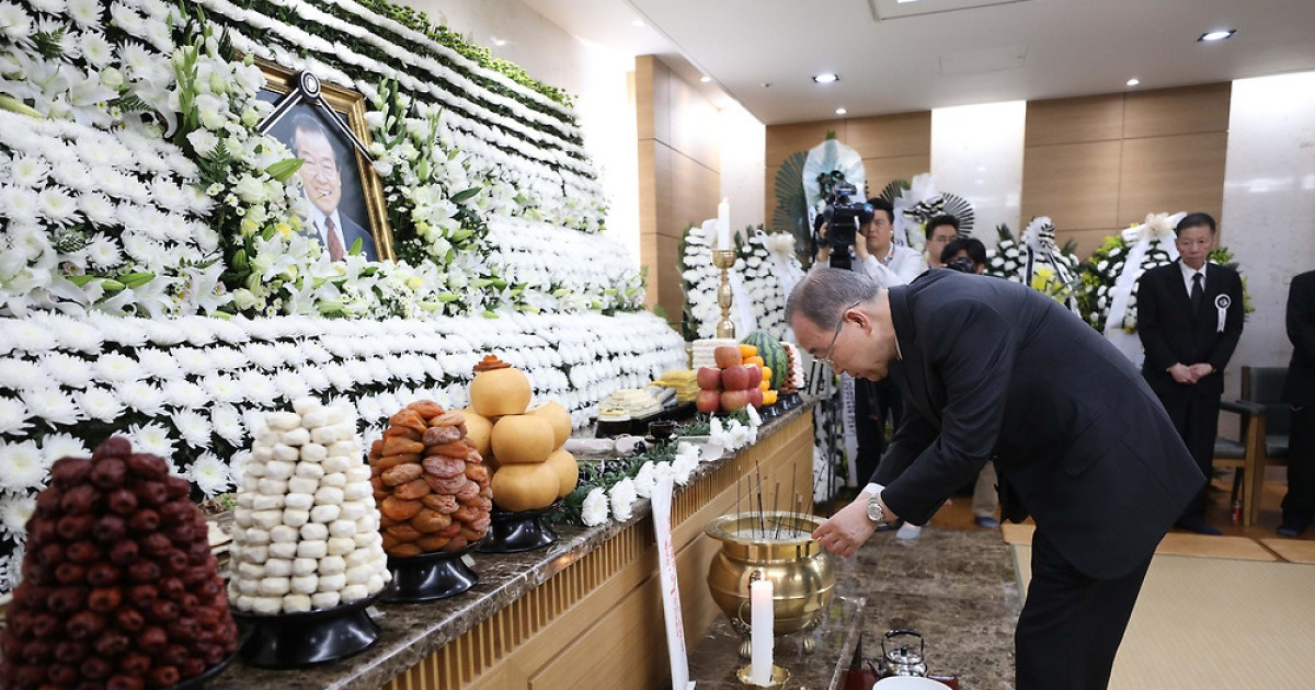 반기문, '고 김종필 전 총리를 추모하며'