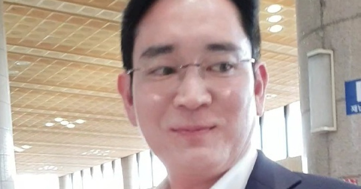 video samsung heir leaves for india with two missions