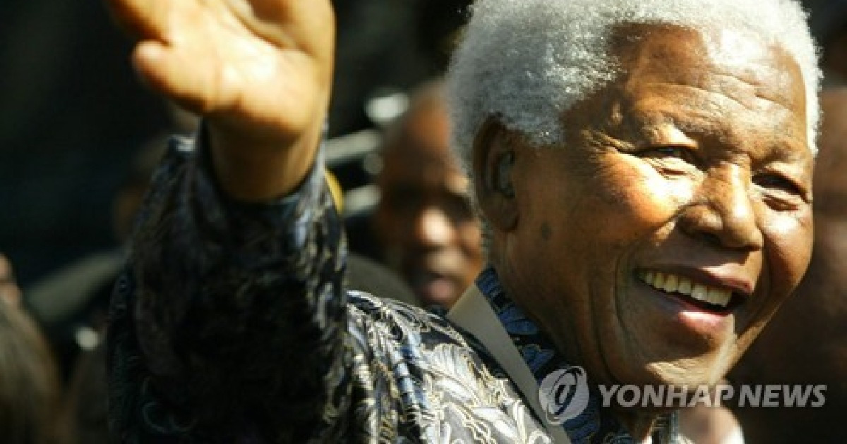 file-south-africa-people-mandela-100