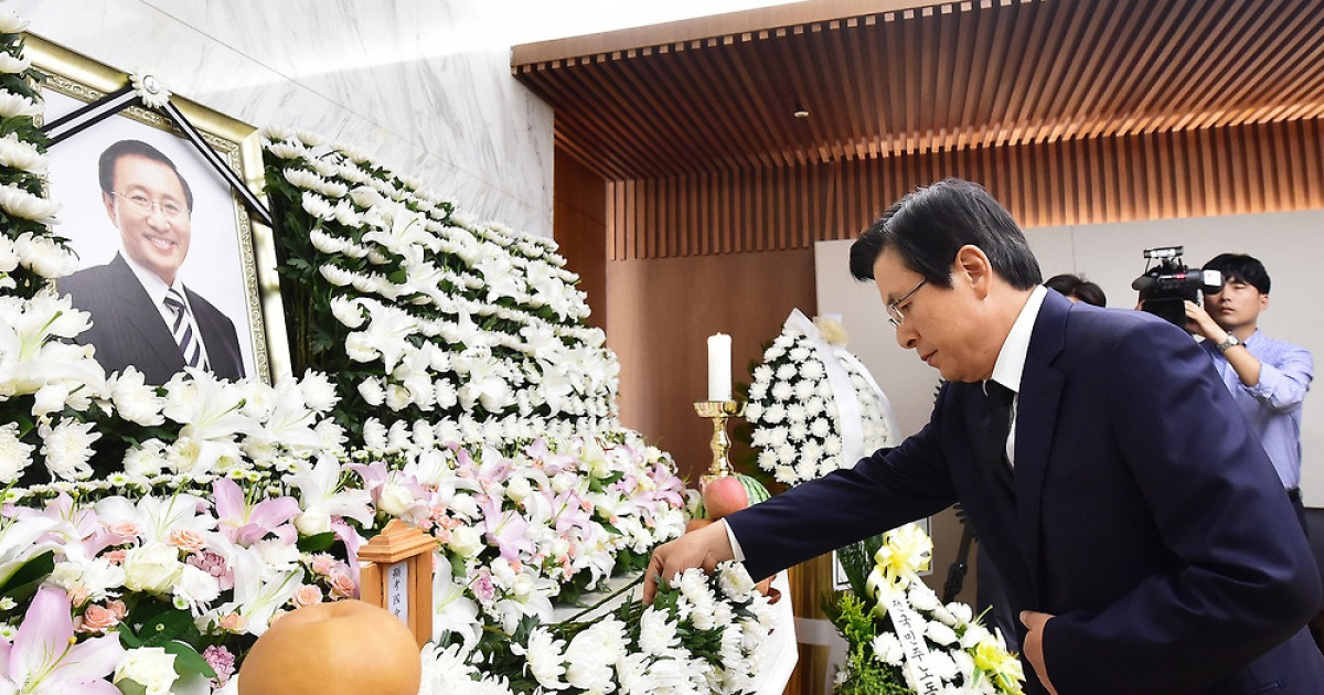 노회찬 원내대표 빈소 조문하는 황교안 전 총리