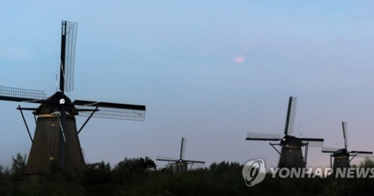 NETHERLANDS LUNAR ECLIPSE