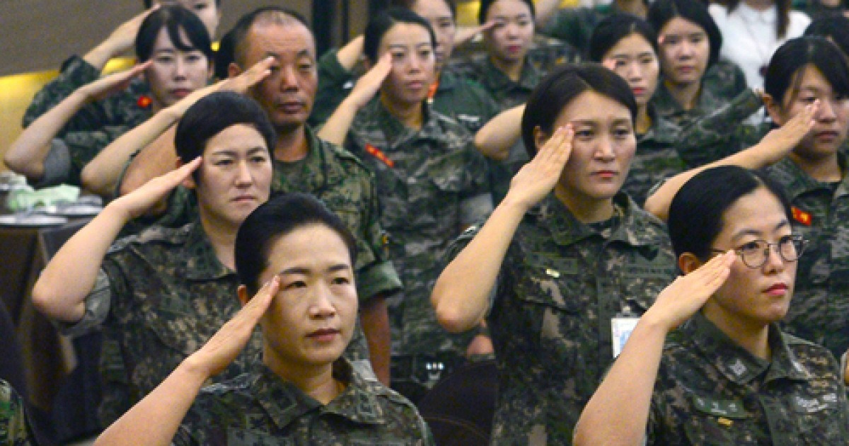 軍, 2022년까지 여군 선발 두 배 확대..여군 비율 8.8% 목표