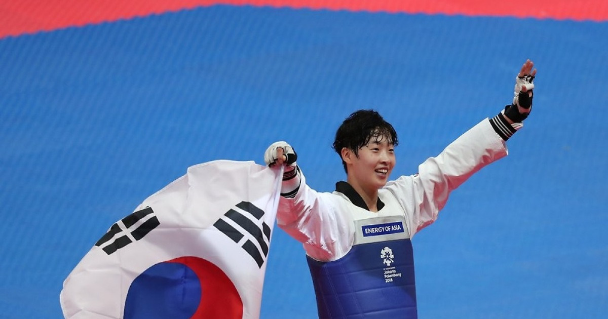 태극기 휘날리는 이다빈
