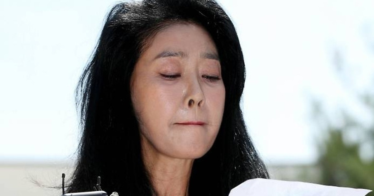 김부선, '이재명 스캔들' 경찰 조사, 30분 만에 진술 거부