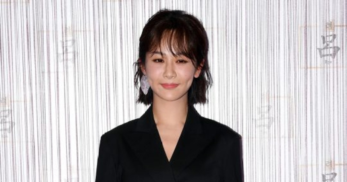 [TEN PHOTO]양쯔 '머리부터 발끝까지 시크한 올블랙'