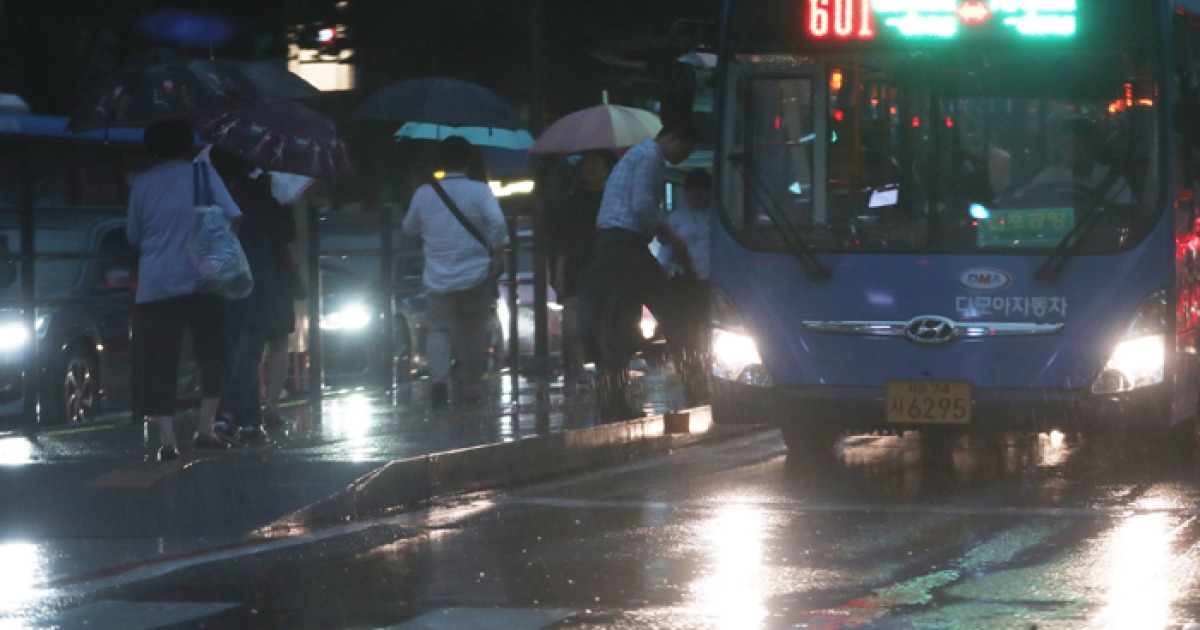 서울·수도권 호우경보..시간당 50mm 폭우