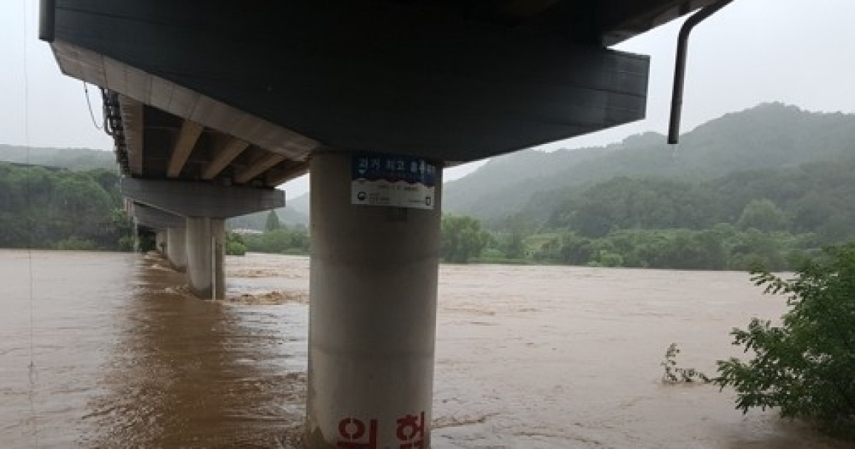 파주 임진강 비룡대교 홍수경보..수위 11m 육박