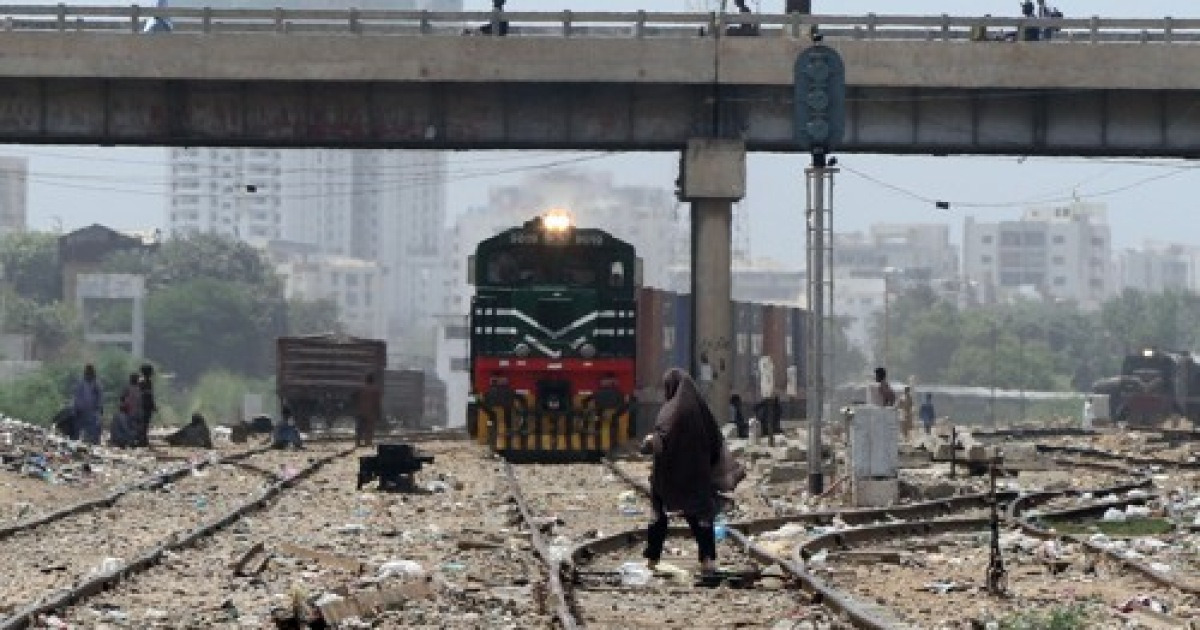 PAKISTAN RAIL CROSSINGS