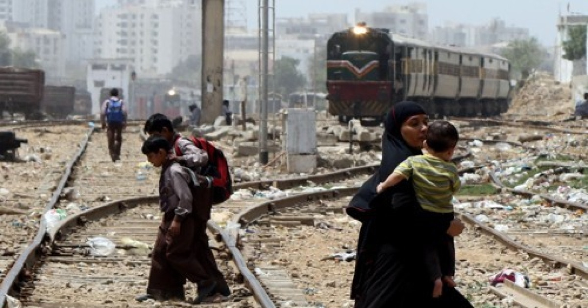 PAKISTAN RAIL CROSSINGS