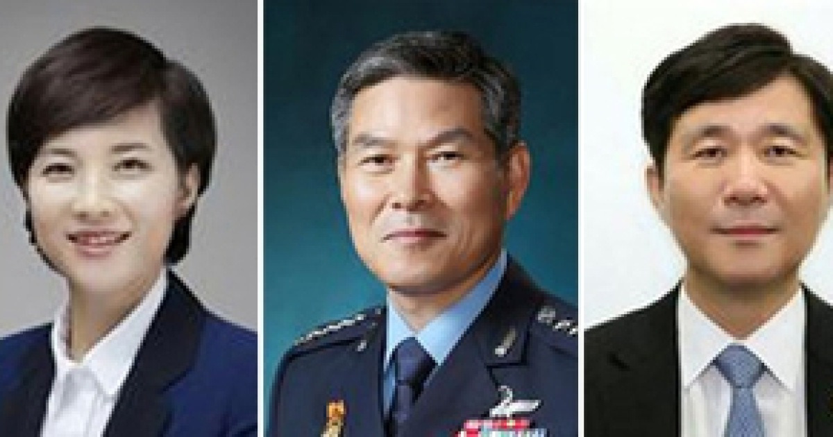 지지율 하락 文, '개국 공신' 김상곤·송영무까지 내쳤다