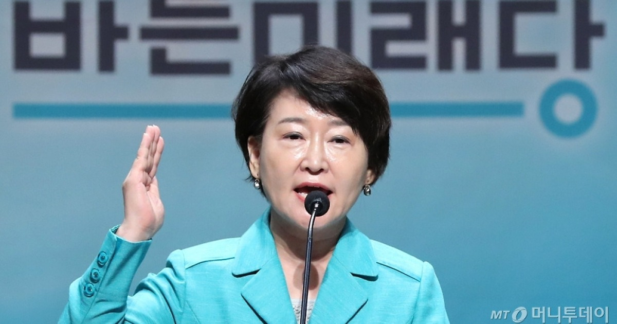 [사진]인사말하는 권은희 추보