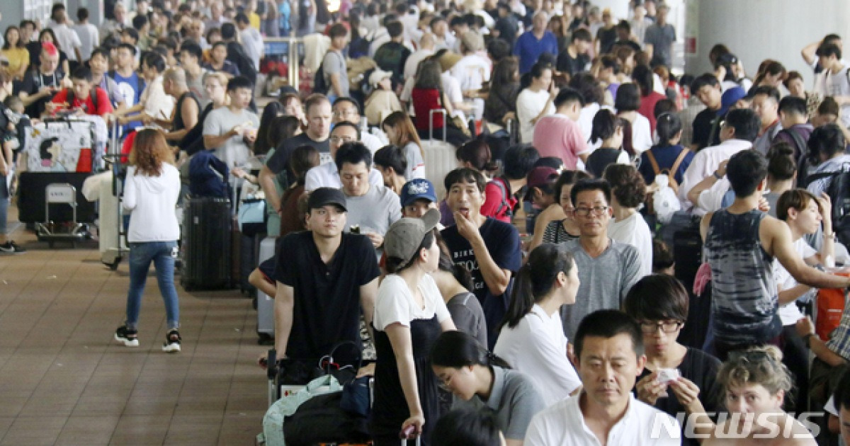아시아나, 日간사이 공항 폐쇄..오사카 비행편 일시 중단